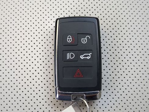 Certified 2025 Land Rover Discovery Sport Dynamic SE AWD/4WD image 37