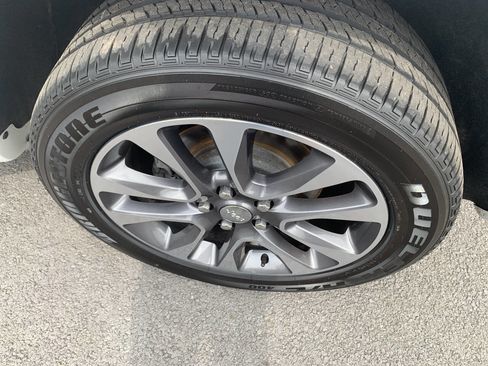 Used 2018 Jeep Grand Cherokee Overland image 10