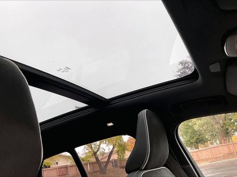 Used 2023 Volvo XC40 Recharge Ultimate image 25