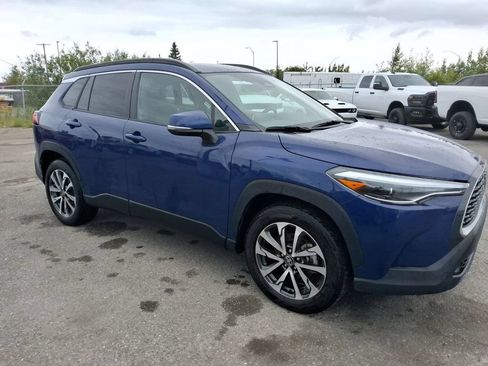 Used 2023 Toyota Corolla Cross XLE w/ Convenience Package AWD/4WD image 2
