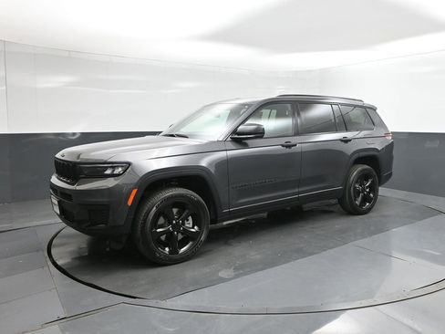New 2025 Jeep Grand Cherokee L Altitude RWD image 34