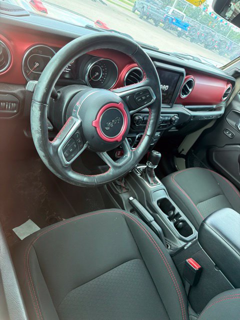 Used 2022 Jeep Wrangler Unlimited Rubicon w/ Cold Weather Group AWD/4WD image 45