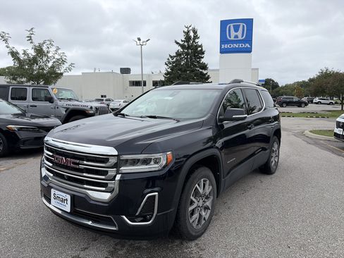 Used 2021 GMC Acadia SLT w/ Technology Package AWD/4WD image 1