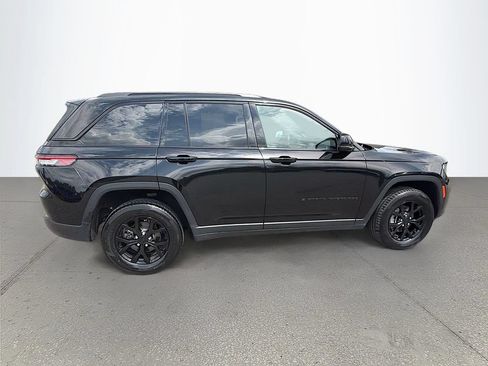 Used 2024 Jeep Grand Cherokee Altitude AWD/4WD image 3