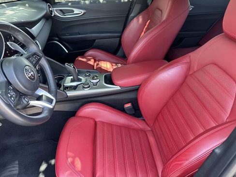 Used 2023 Alfa Romeo Giulia Veloce RWD image 22