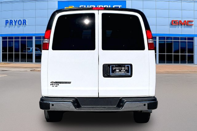 Used 2025 Chevrolet Express 3500 LT w/ LT Preferred Equipment Group RWD image 6