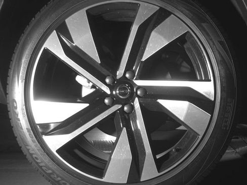 Certified 2024 Volvo XC40 B5 Plus w/ Protection Package Premier image 45