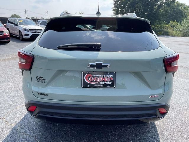 Certified 2024 Chevrolet Trax RS w/ Sunroof Package FWD image 3