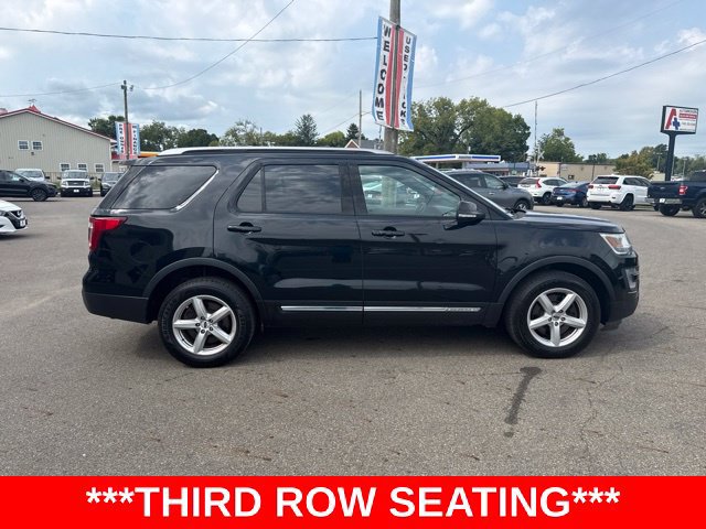 Used 2017 Ford Explorer XLT AWD/4WD image 2