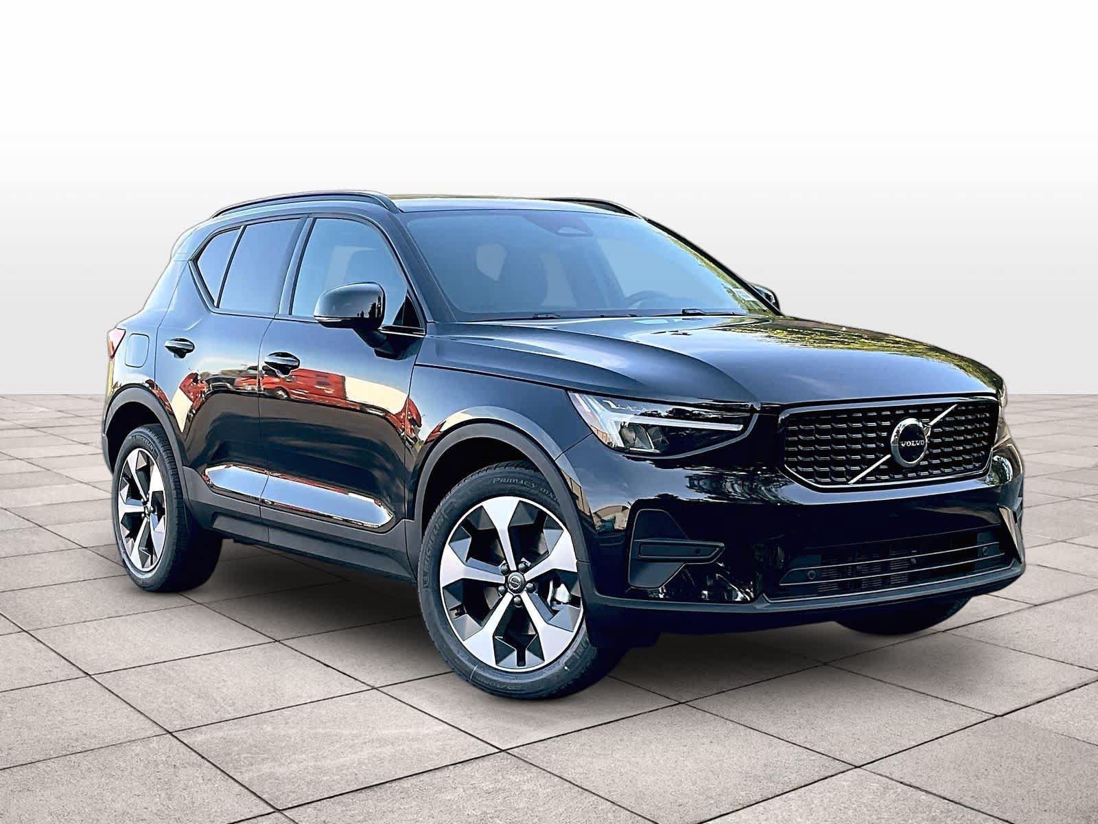 New 2026 Volvo XC40 B5 Core w/ Climate Package AWD/4WD image 2