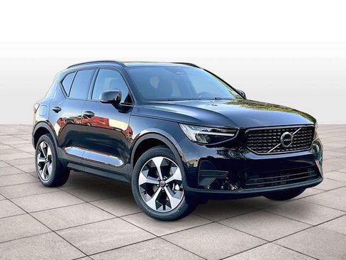 New 2026 Volvo XC40 B5 Core w/ Climate Package AWD/4WD image 2