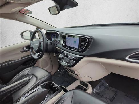 Used 2023 Chrysler Pacifica Touring-L FWD image 23
