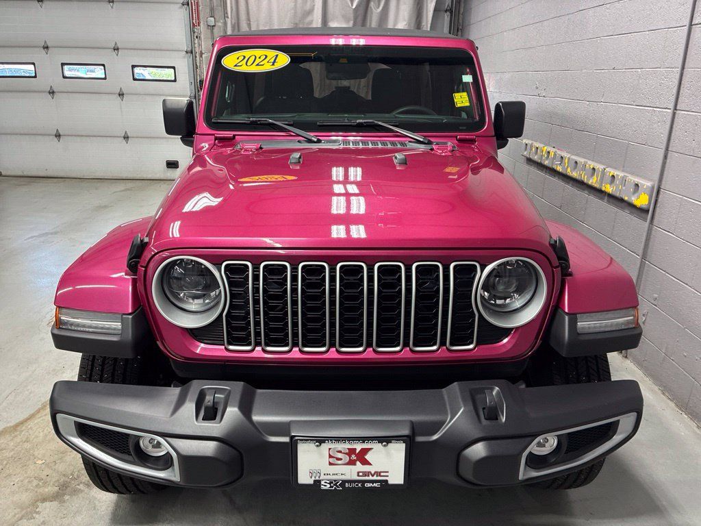Used 2024 Jeep Wrangler Unlimited Sahara AWD/4WD image 6