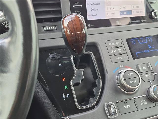 Used 2019 Toyota Sienna Limited Premium FWD image 12