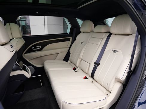 New 2025 Bentley Bentayga Extended Wheelbase image 22
