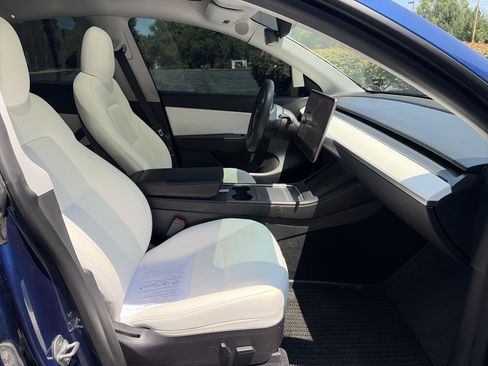 Used 2022 Tesla Model Y Performance AWD/4WD image 27