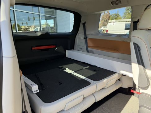 New 2025 Volkswagen ID. Buzz 1st Edition image 31