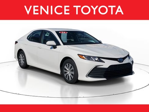 Certified 2024 Toyota Camry LE image 1