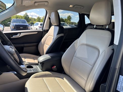 Used 2022 Ford Escape SEL image 10