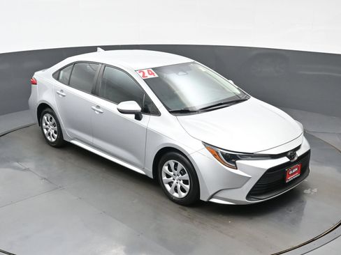 Used 2024 Toyota Corolla LE FWD image 32