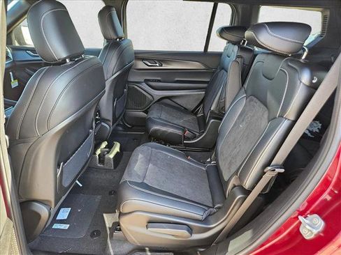 New 2025 Jeep Grand Cherokee L Altitude image 15