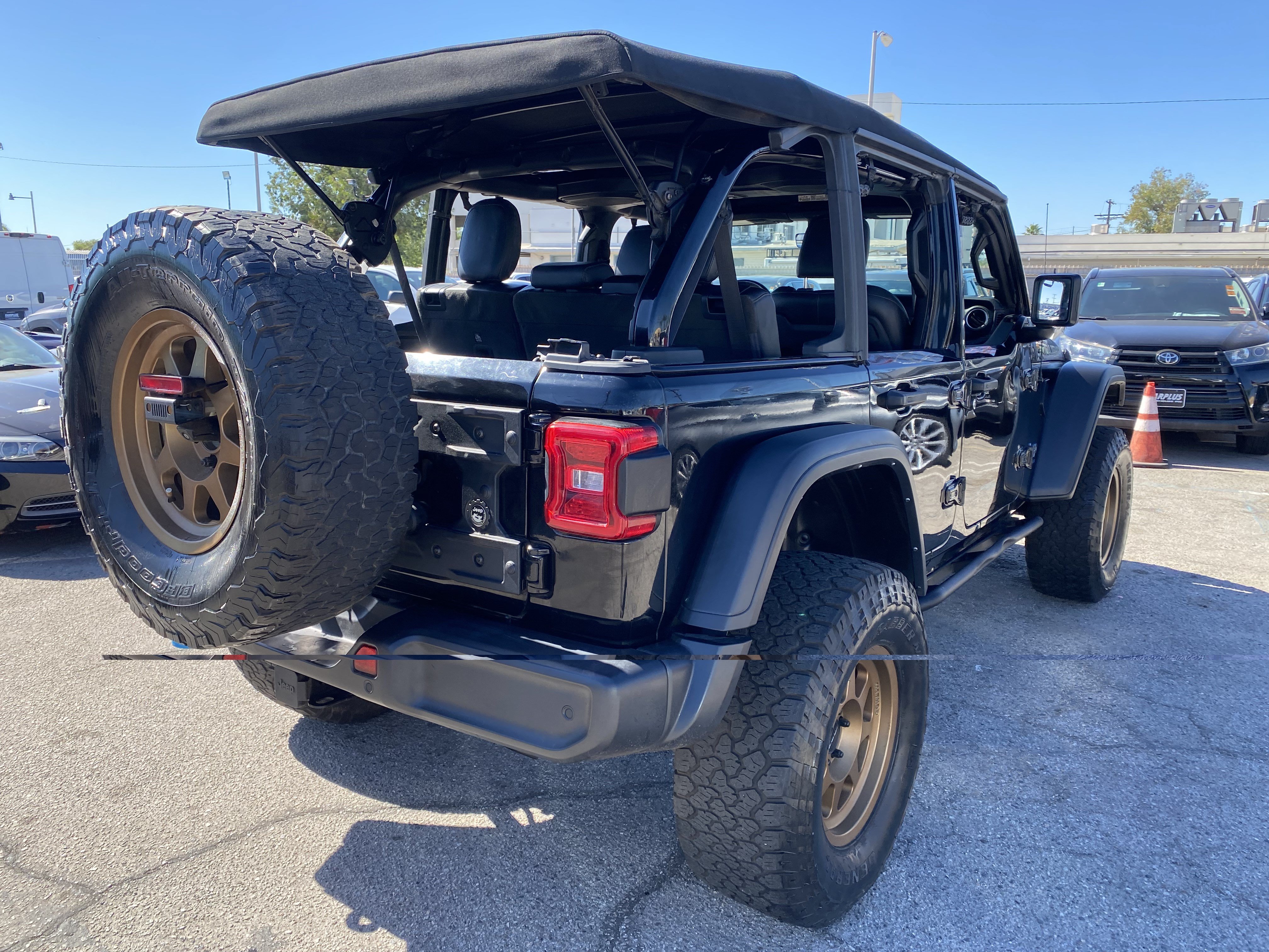 Used 2023 Jeep Wrangler Unlimited Rubicon 4xe AWD/4WD image 12