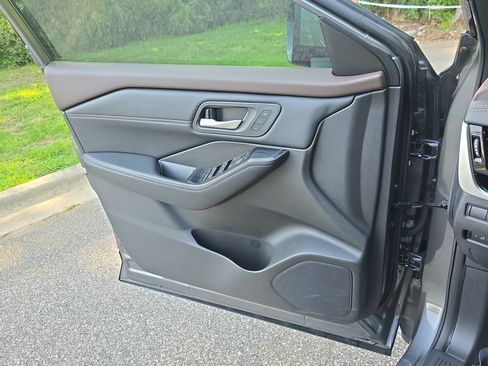 Used 2023 Nissan Rogue SL w/ SL Premium Package FWD image 26