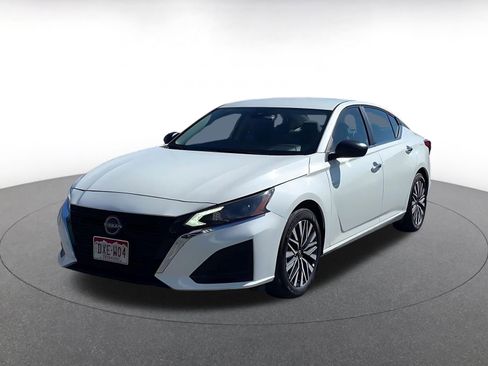 Used 2025 Nissan Altima 2.5 SV image 7