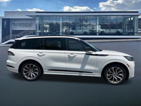 New 2026 Lincoln Aviator 2WD w/ Jet Appearance Package image 9