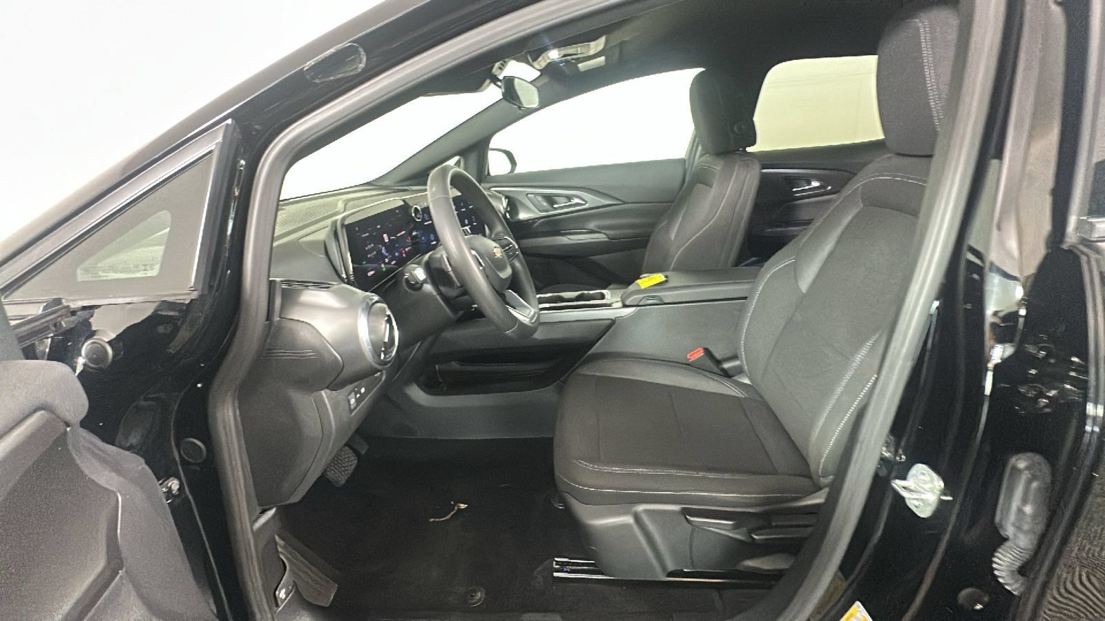 Used 2026 Chevrolet Equinox EV LT FWD image 13