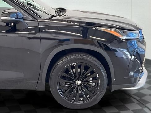 Used 2025 Toyota Highlander XSE AWD/4WD image 10