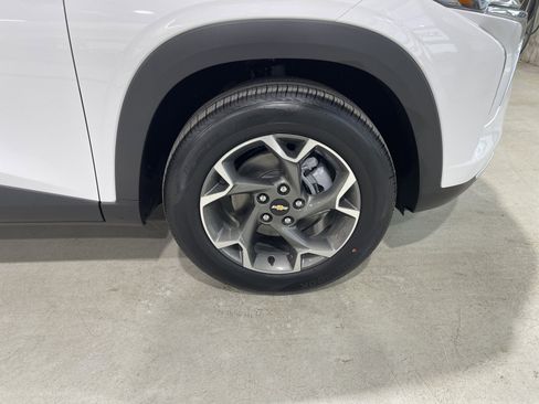 New 2026 Chevrolet Trax LT w/ Driver Confidence Package FWD image 5
