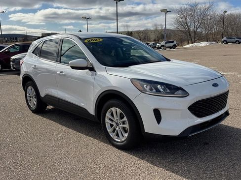 Used 2021 Ford Escape SE image 1