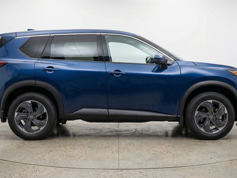 Used 2025 Nissan Rogue SV image 11