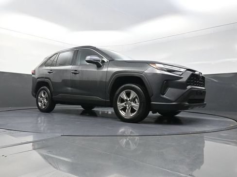 Used 2024 Toyota RAV4 XLE FWD image 31
