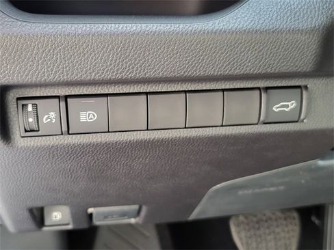 Used 2025 Toyota RAV4 XLE image 19