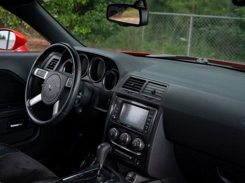 Used 2010 Dodge Challenger SRT8 image 30