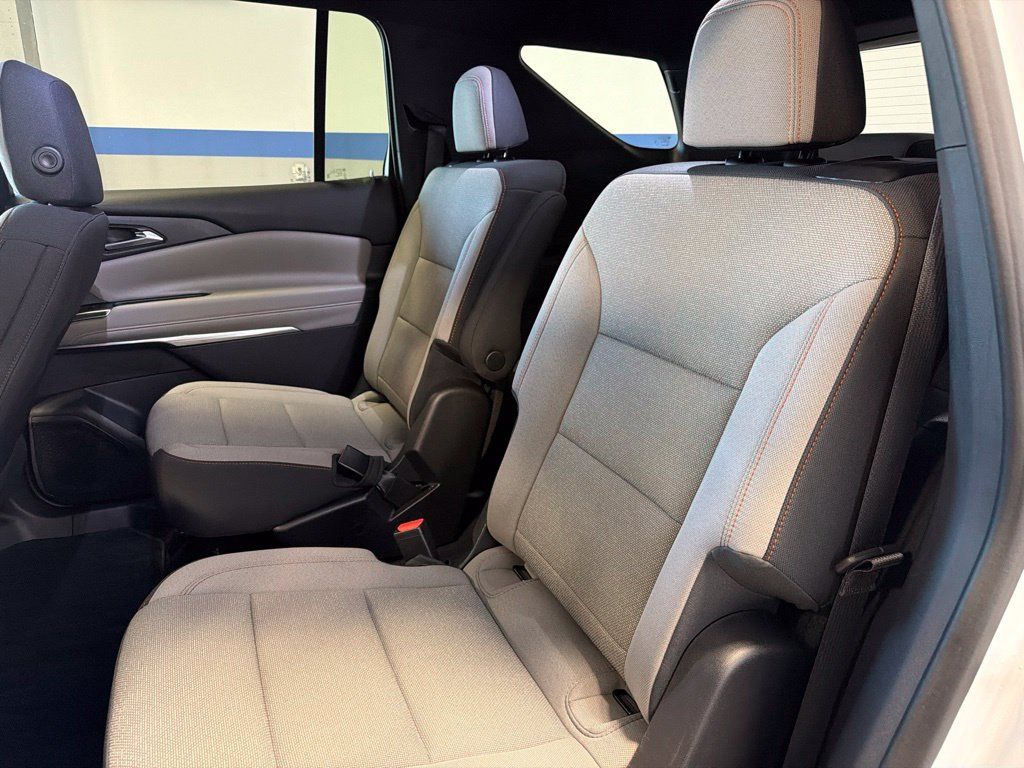 Used 2026 Chevrolet Traverse LT w/ Driver Confidence Package AWD/4WD image 24