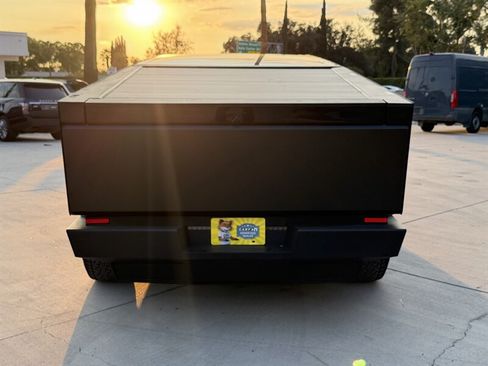 Used 2024 Tesla Cybertruck AWD Crew Cab image 5