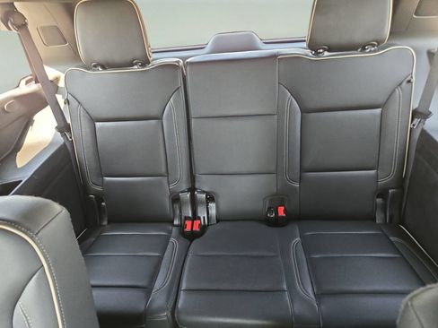 Used 2023 Chevrolet Tahoe Premier AWD/4WD image 12