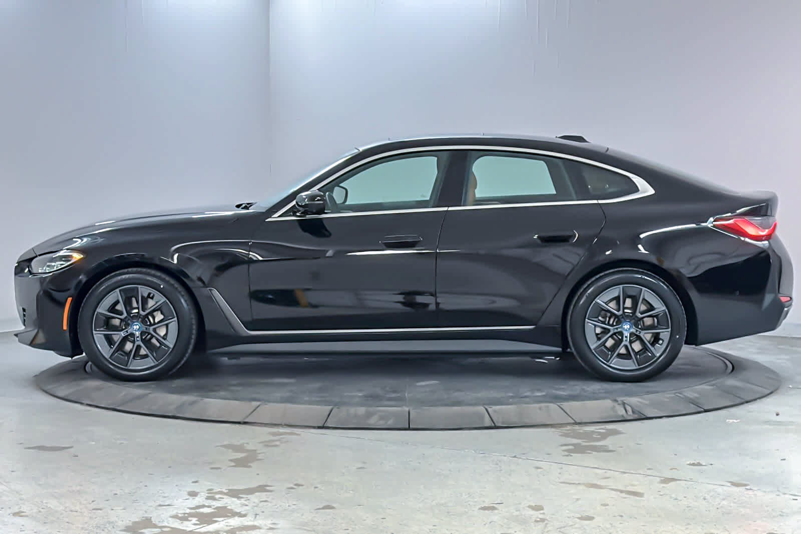 Used 2023 BMW i4 eDrive40 w/ Premium Package RWD image 5