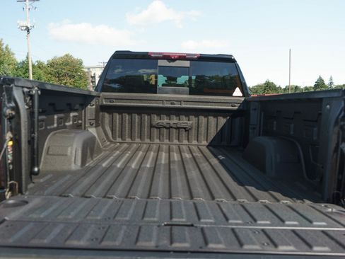 Used 2023 GMC Sierra 1500 AT4 w/ Technology Package AWD/4WD image 9