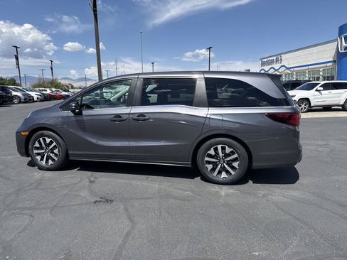 Certified 2025 Honda Odyssey EX-L image 9