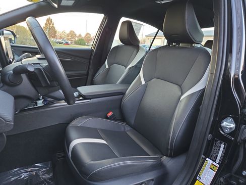 Used 2025 Toyota Camry LE image 12