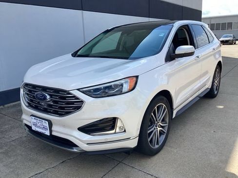 Used 2019 Ford Edge Titanium w/ Equipment Group 301A AWD/4WD image 2