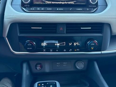 Used 2025 Nissan Rogue SV FWD image 10