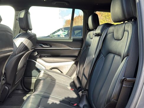 Used 2022 Jeep Grand Cherokee Overland image 27