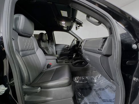 Used 2022 Nissan Frontier PRO-4X w/ Pro-4X Premium Package image 31