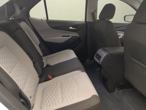Used 2021 Chevrolet Equinox LS FWD image 19