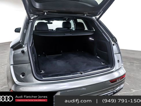 Used 2024 Audi Q5 e Prestige w/ Prestige Package image 23